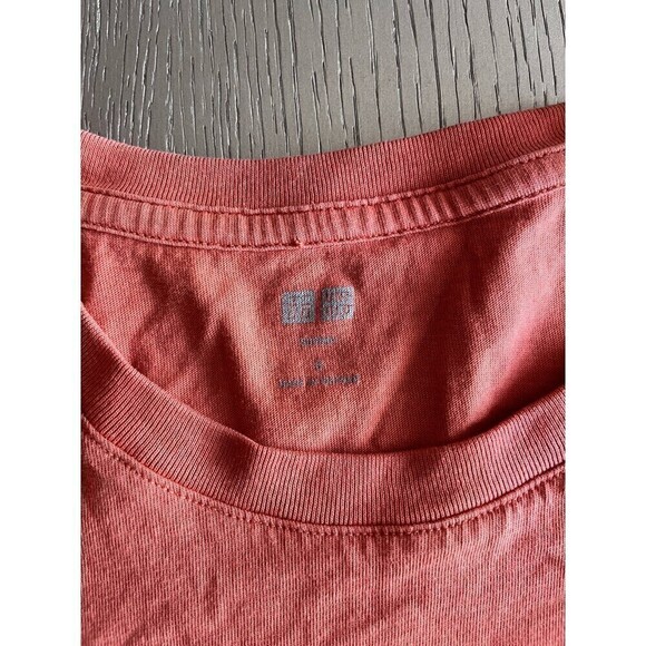 Uniqlo Men's Tee in Vibrant Orange - Size Small - Brand New - Picture 3 of 7